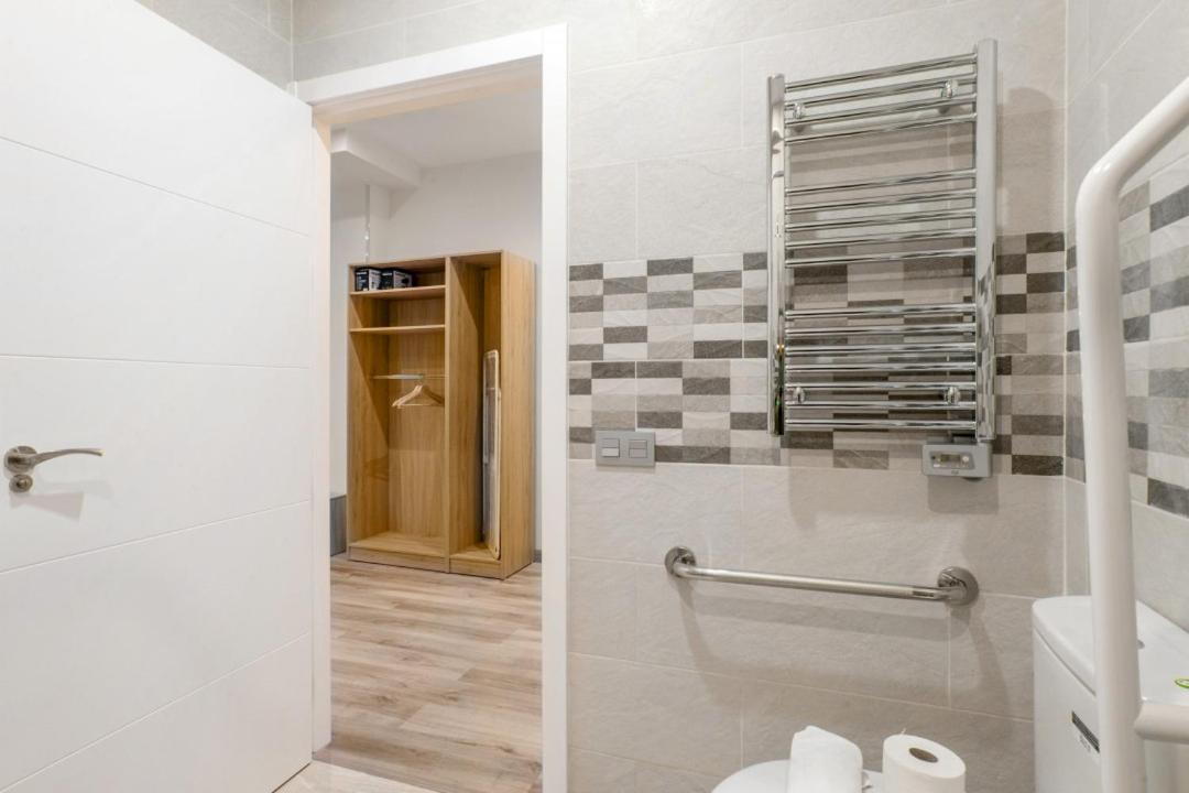 1 Bedroom 1 Bathroom Furnished - Justicia - Cozy - Mintystay Madrid Buitenkant foto